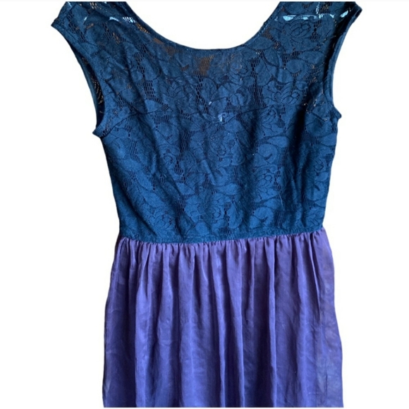 DYNAMITE Lace and Tulle Sleeveless Dress - Picture 6 of 6